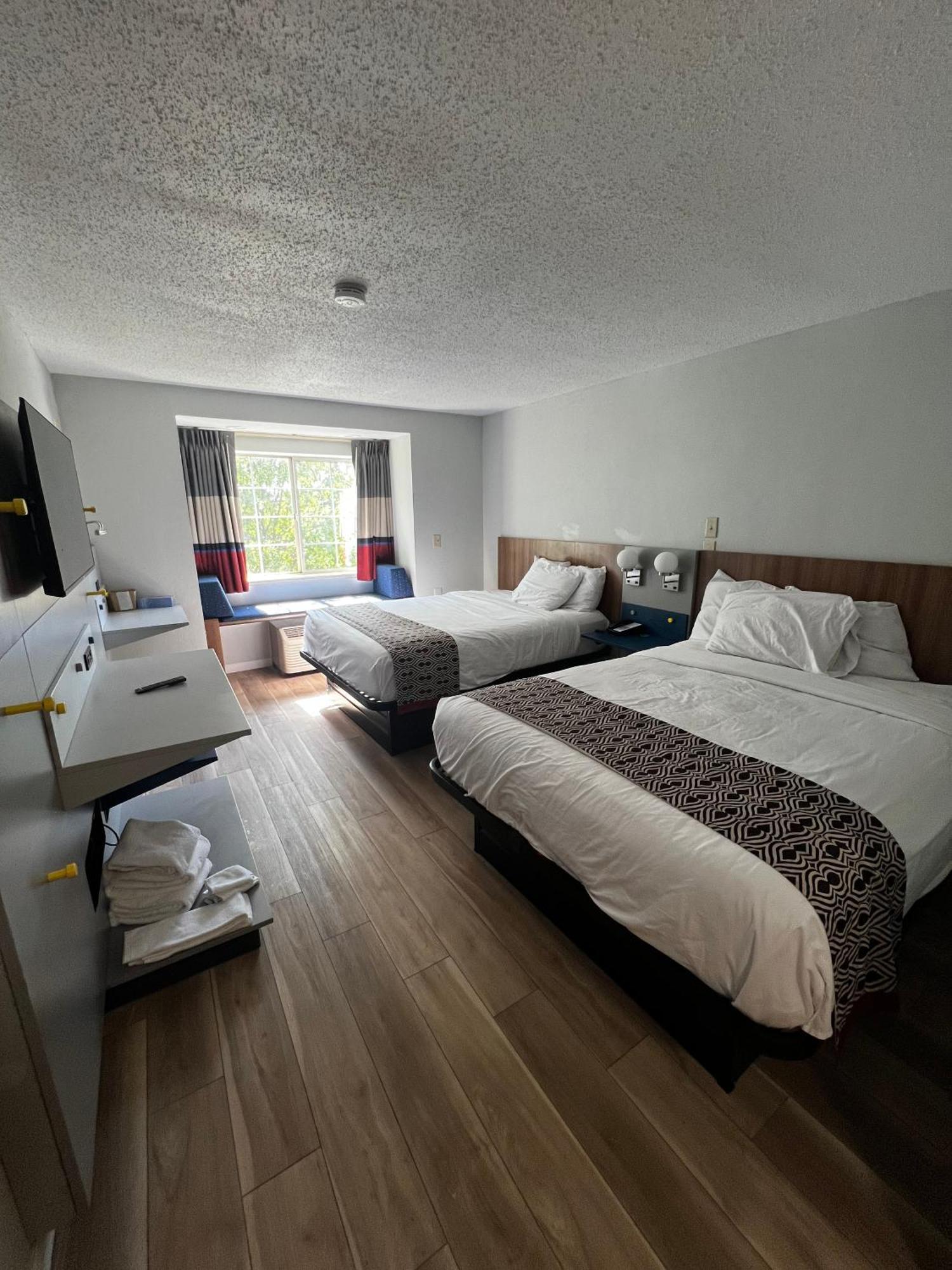 Microtel By Wyndham Atlanta Airport * College Park