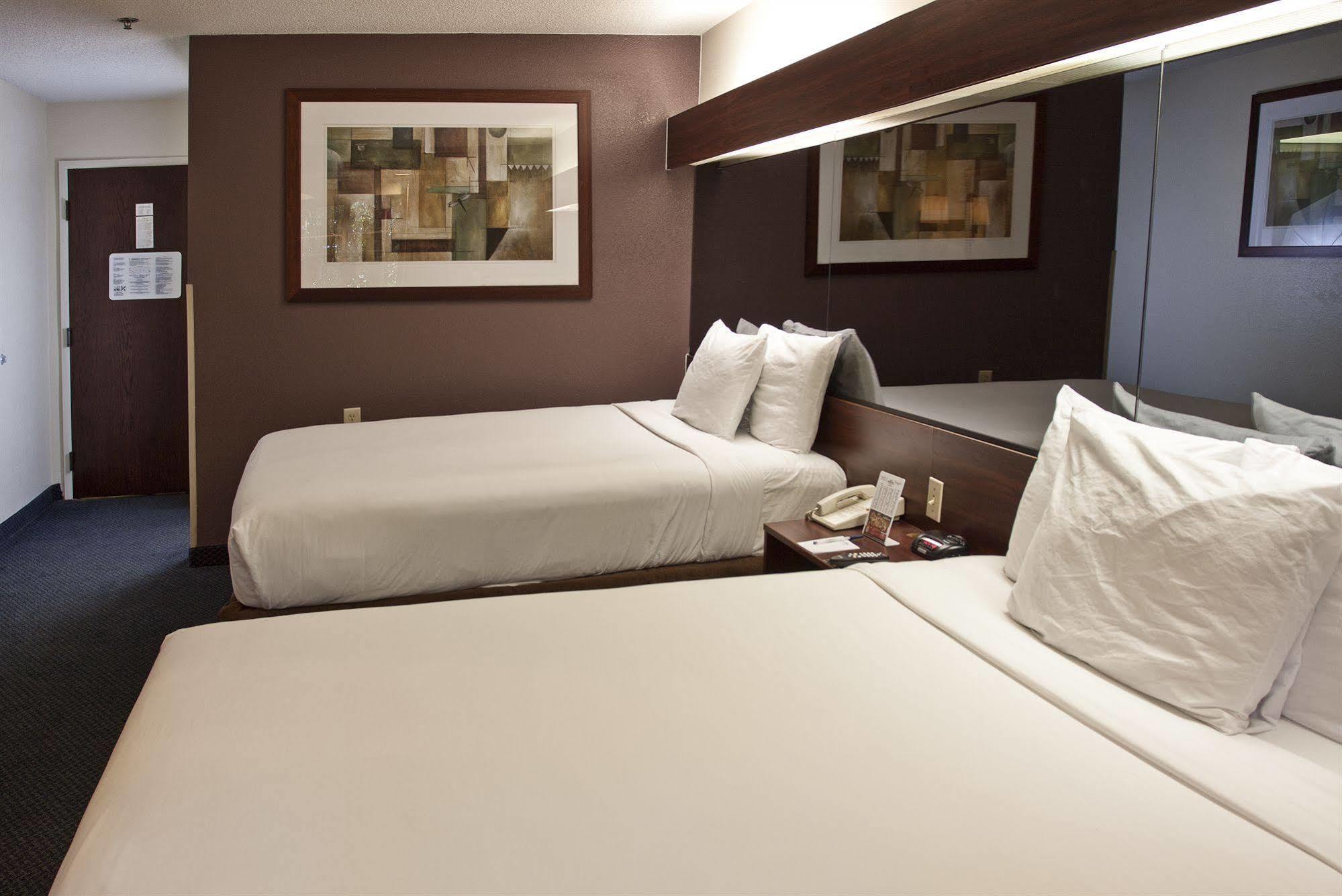 Microtel By Wyndham Atlanta Airport * College Park