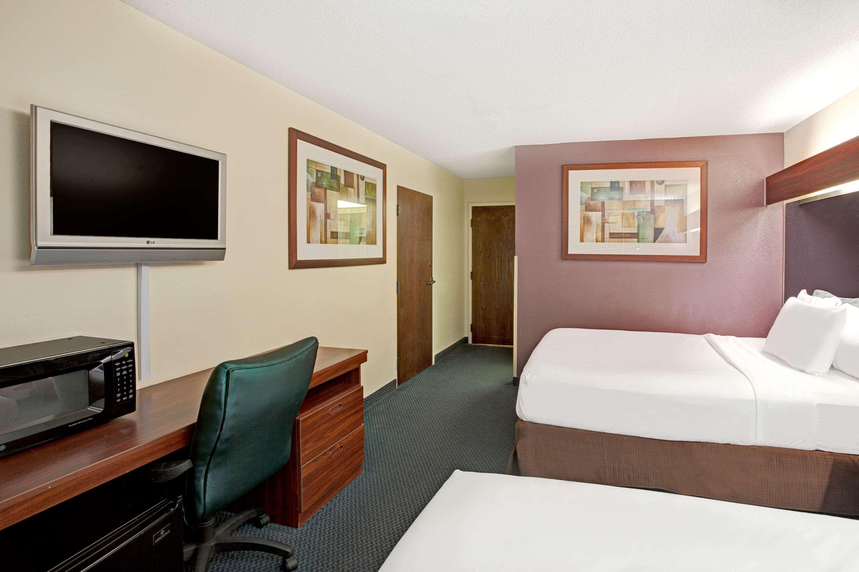 Microtel By Wyndham Atlanta Airport Hotel College Park