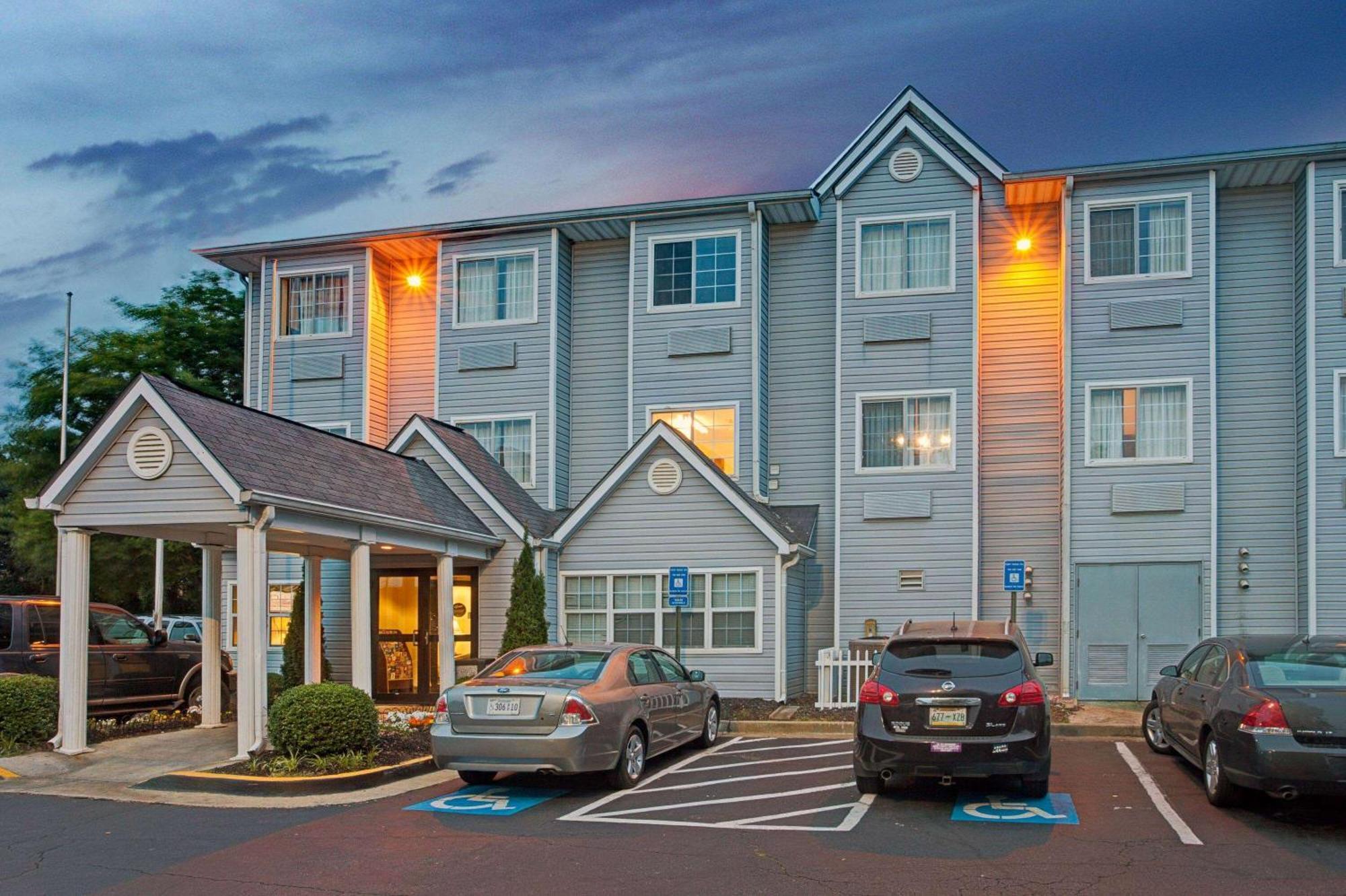 Microtel By Wyndham Atlanta Airport Hotel College Park