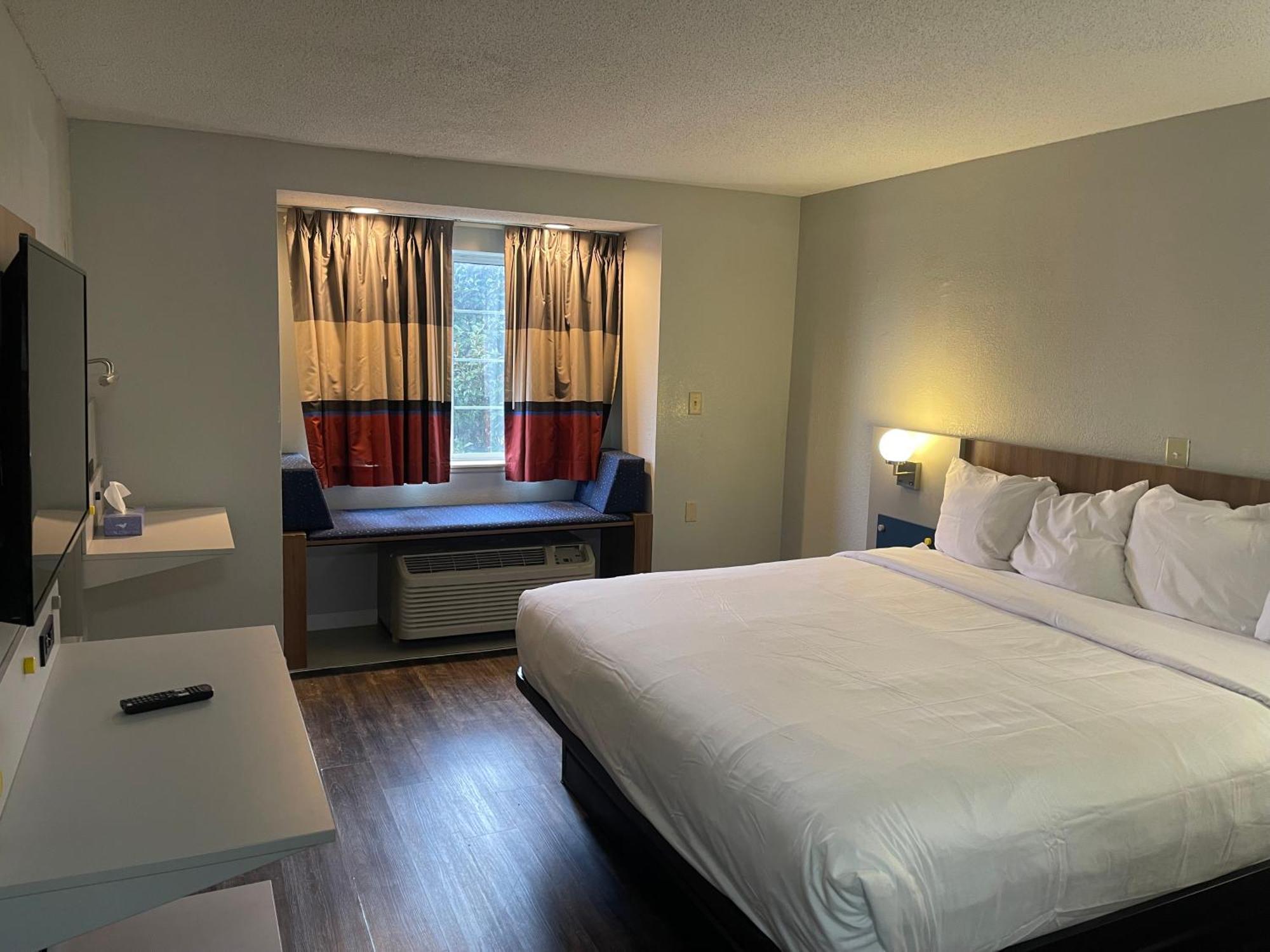 Microtel By Wyndham Atlanta Airport Hotel *