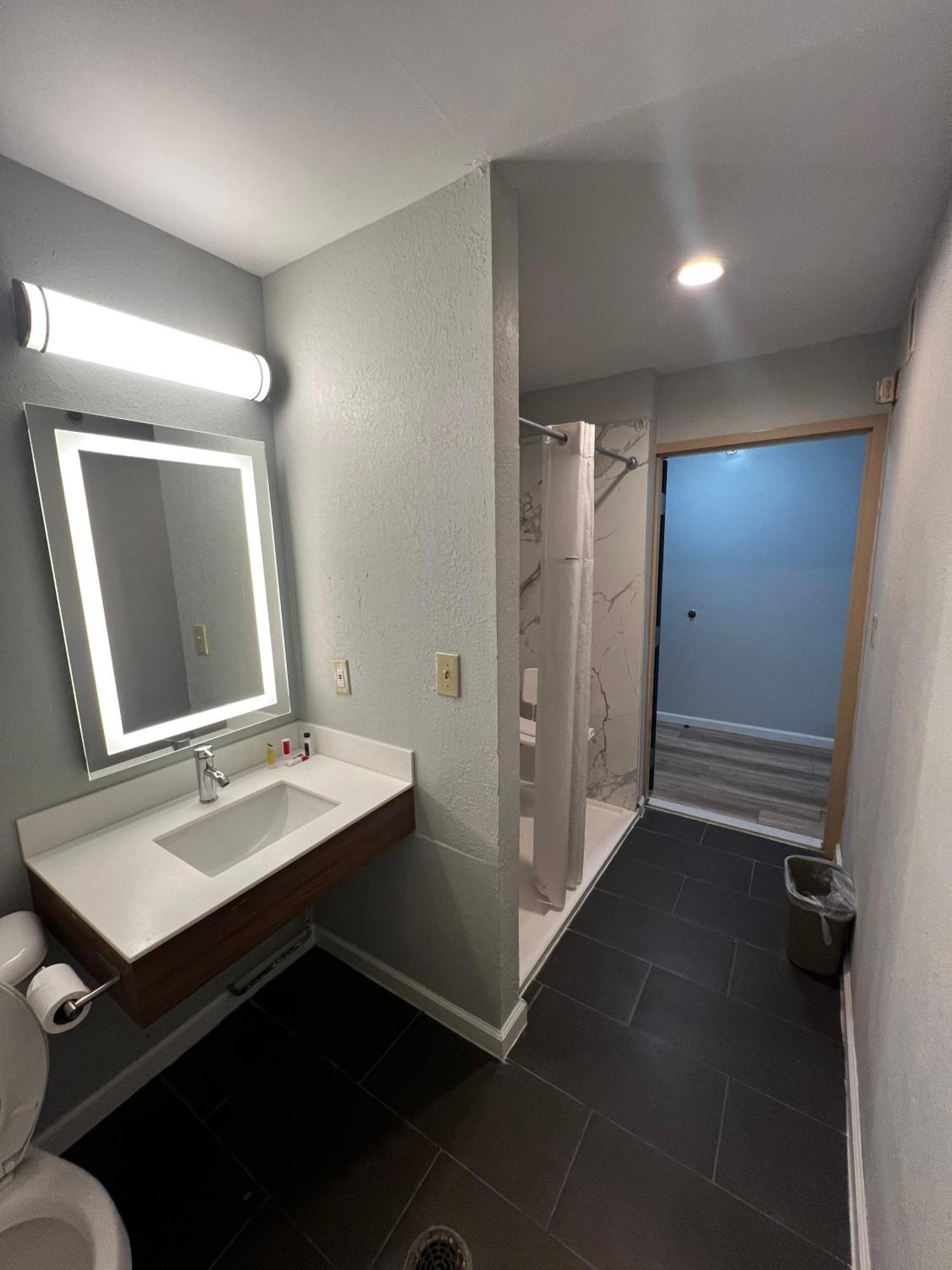Microtel By Wyndham Atlanta Airport Hotel