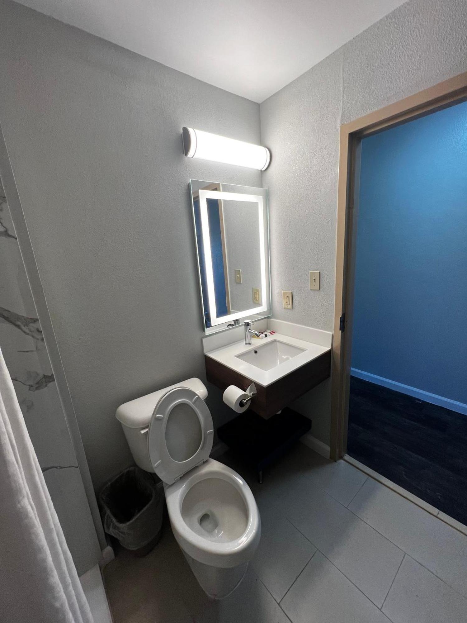 Microtel By Wyndham Atlanta Airport Hotel