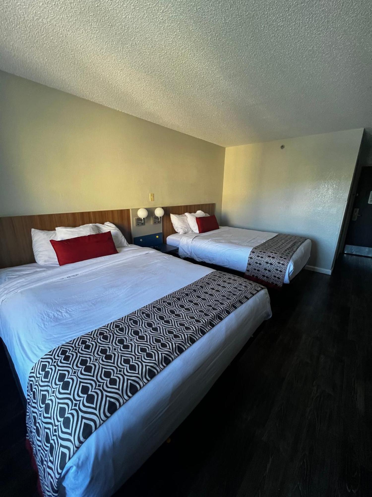 Microtel By Wyndham Atlanta Airport *