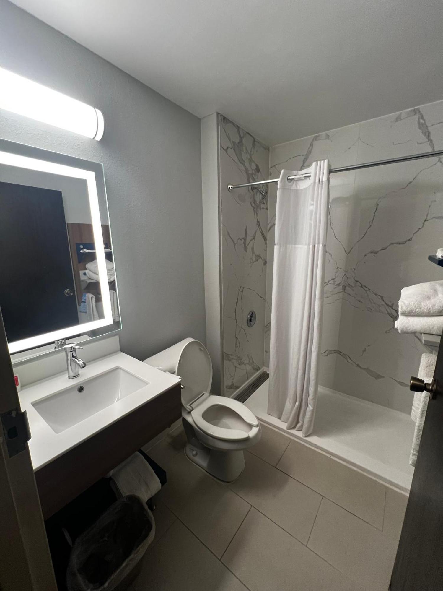 Microtel By Wyndham Atlanta Airport Hotel College Park