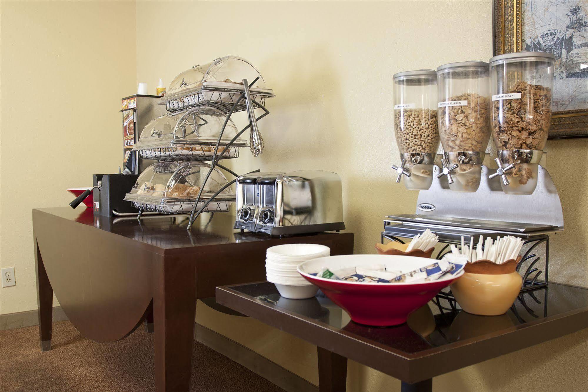 Microtel By Wyndham Atlanta Airport * College Park