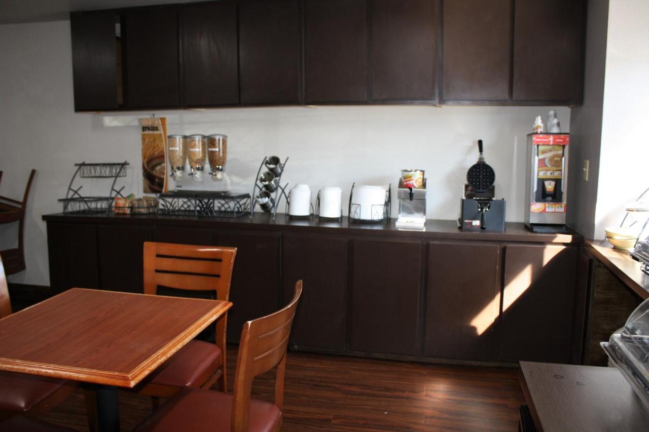 Microtel By Wyndham Atlanta Airport Hotel College Park